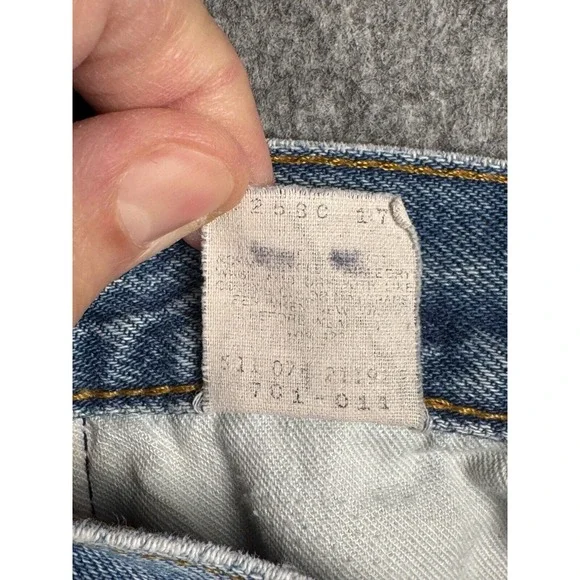 VINTAGE Levis 701 Jeans Womens 26 x 29 Blue Distressed Holes Made USA COOL! - Picture 11 of 14